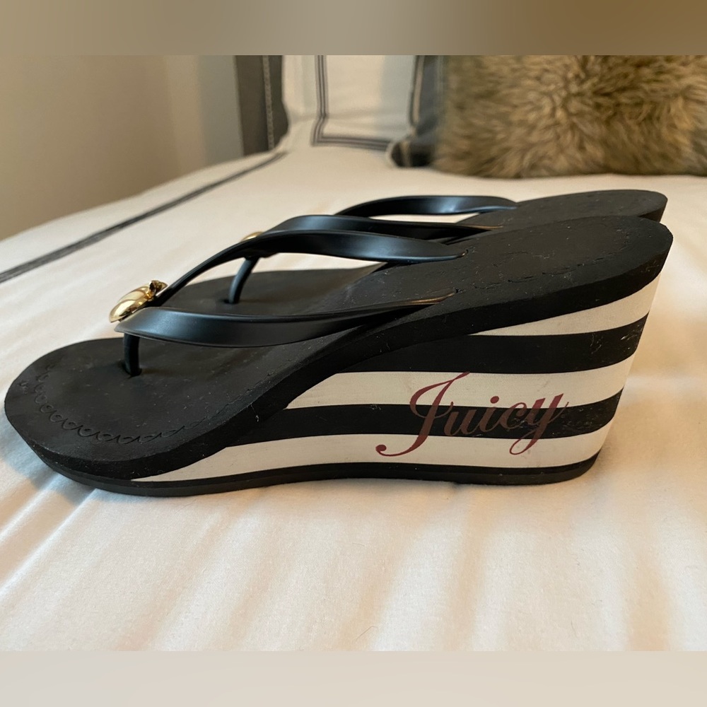 Juicy Couture Laney Wedge Flip Flops 10M